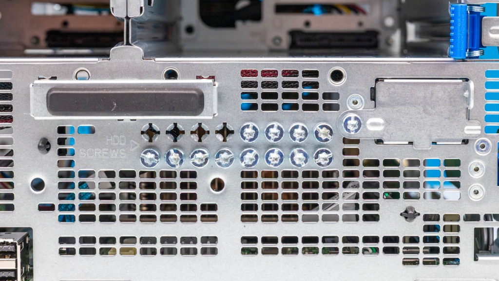 HPE-ProLiant-MicroServer-Gen11-SSD-Screws-1.jpg