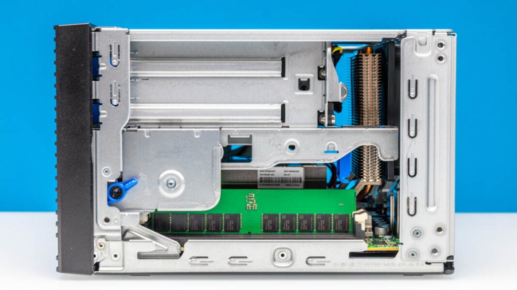 HPE-ProLiant-MicroServer-Gen11-Inside-4.jpg